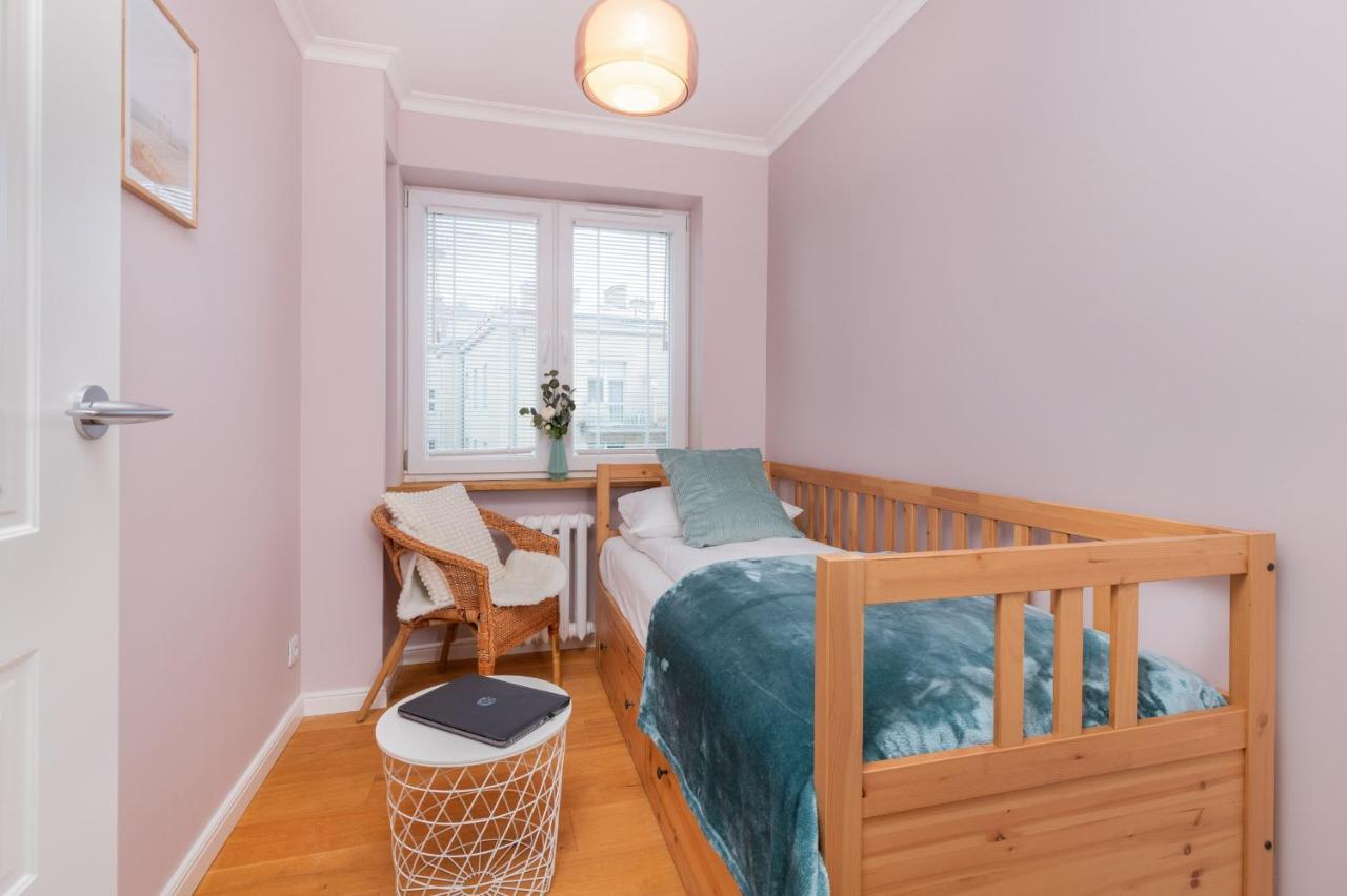 Cozy Pastel Two Bedroom Apartment In Central Gdynia By Noclegi Renters Exterior foto